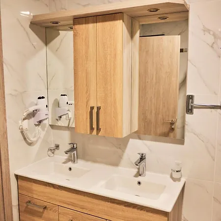 Hotel Famissi Eden 4*